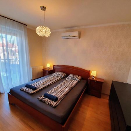 Centrum Apartman With Free Parking ジュール エクステリア 写真