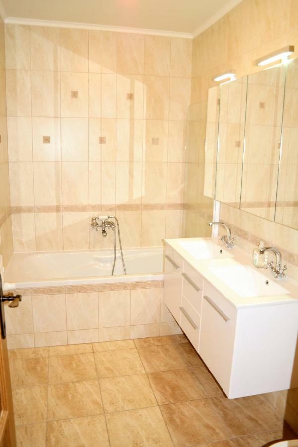 Centrum Apartman With Free Parking ジュール エクステリア 写真