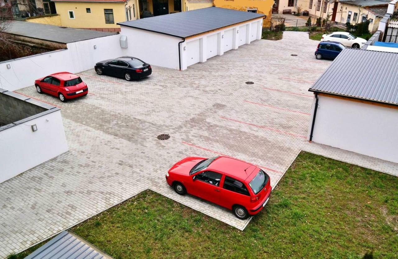 Centrum Apartman With Free Parking ジュール エクステリア 写真